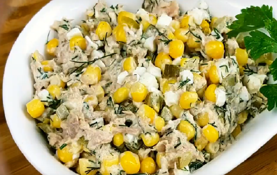 Салат из тунца с кукурузой