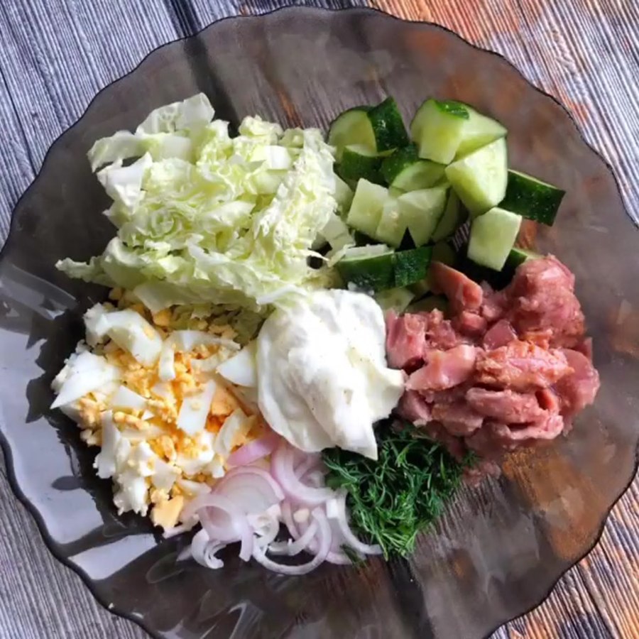 Тунец авокадо кукуруза