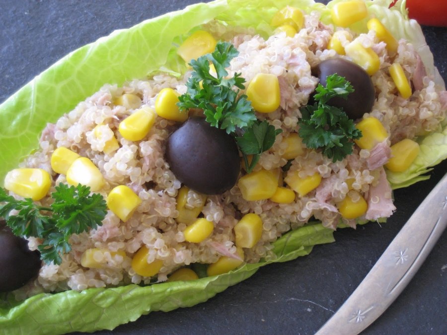 Салат с тунцом и шпинатом