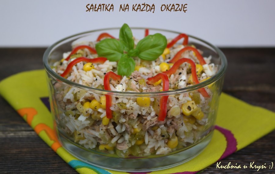 Салат с тунцом и соленым огурцом