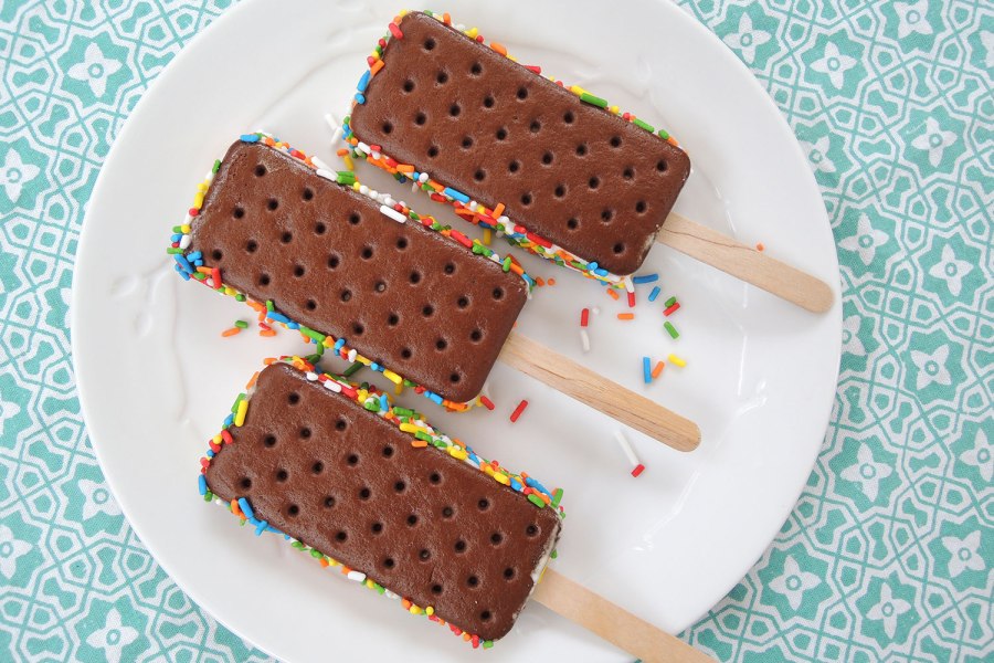 Мороженое с печеньем