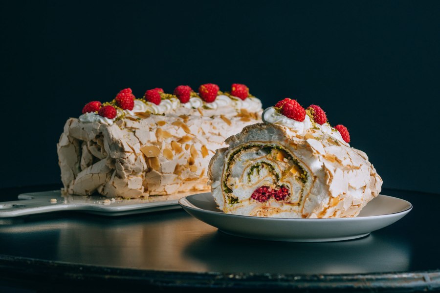 Меренговый рулет сломался при закручивании