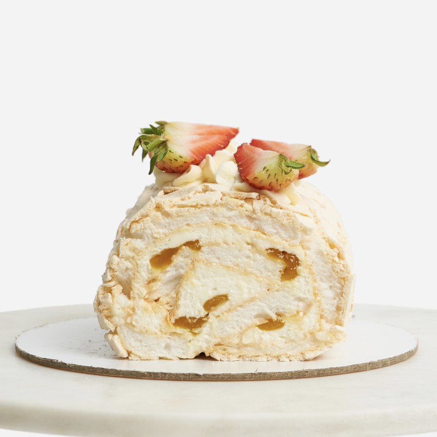 Рулет клубничный