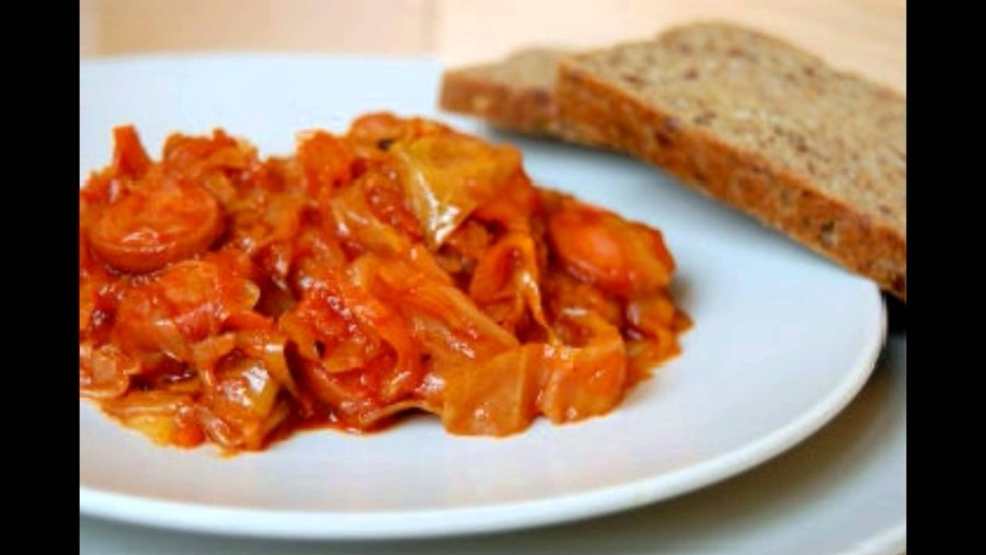 Тушёная капуста с томатной пастой