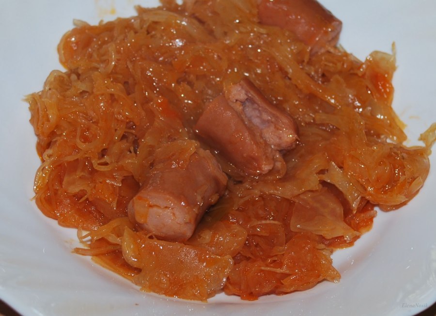 Тушёная капуста с сосисками