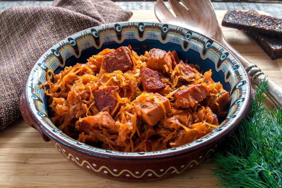 Тушёная квашеная капуста с сосисками