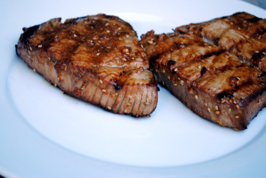 Стейк тунца жареный