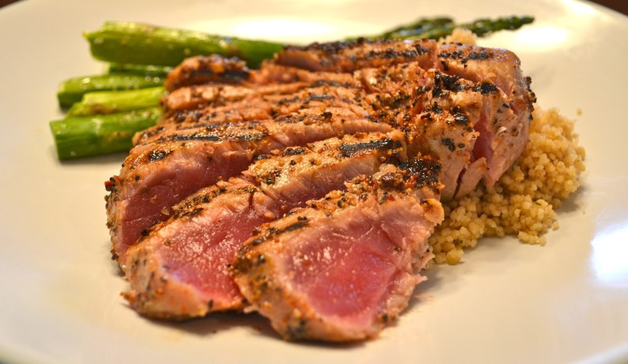 Стейк тунца жареный