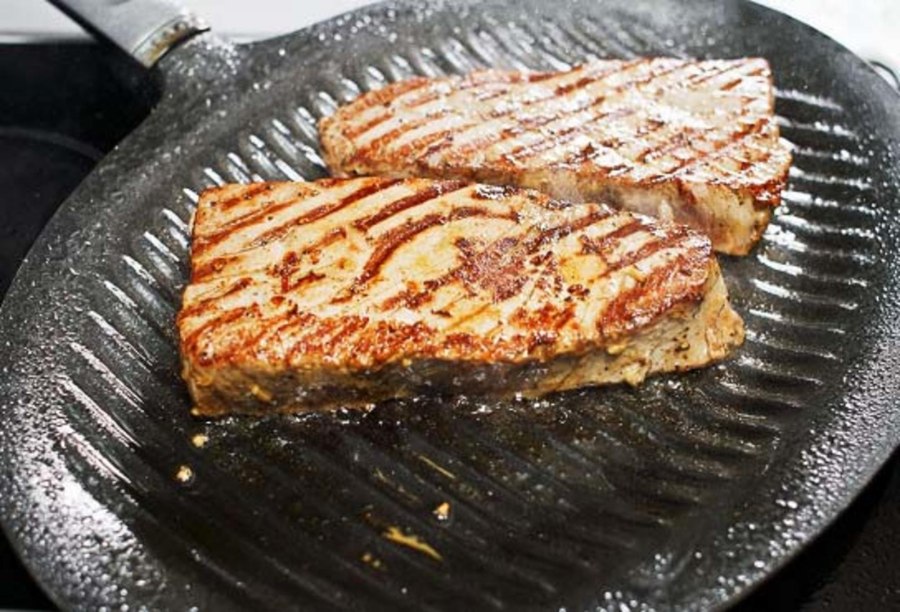 Тунец в кунжуте