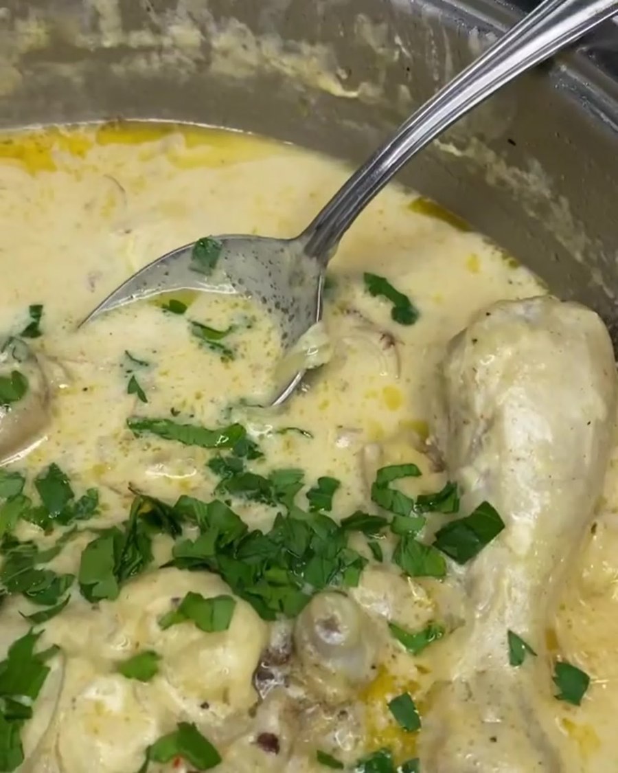 Курица в сметанном соусе в духовке