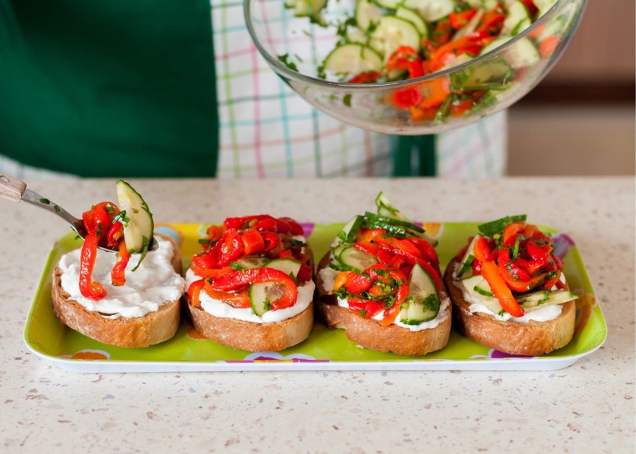 Брускетта с лососем