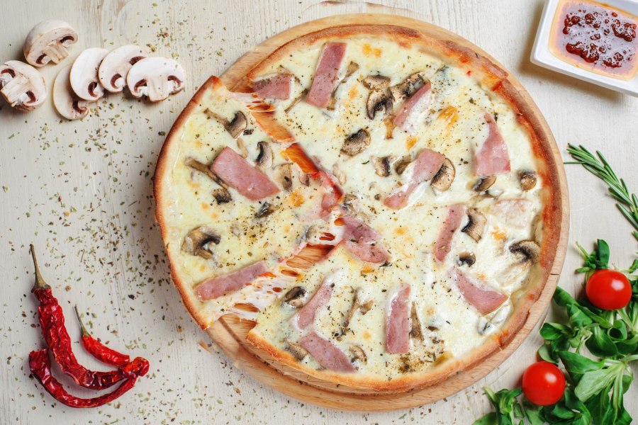 Укладка начинки на пиццу