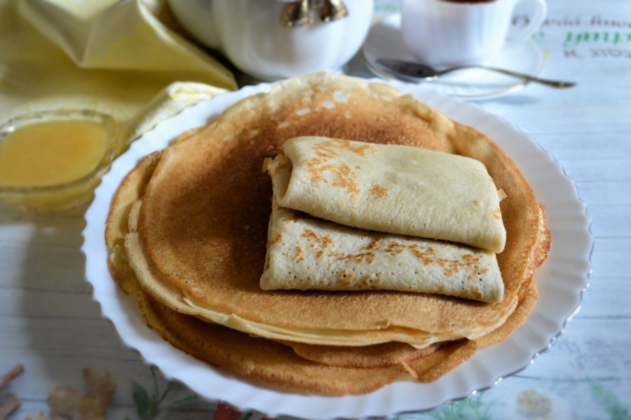 Блины на молоке заварные кипятком тонкие с дырочками