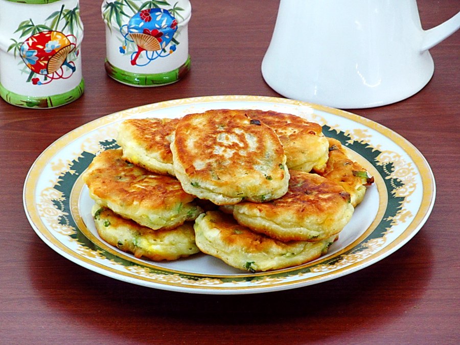 Оладьи на кефире пышные со сметаной