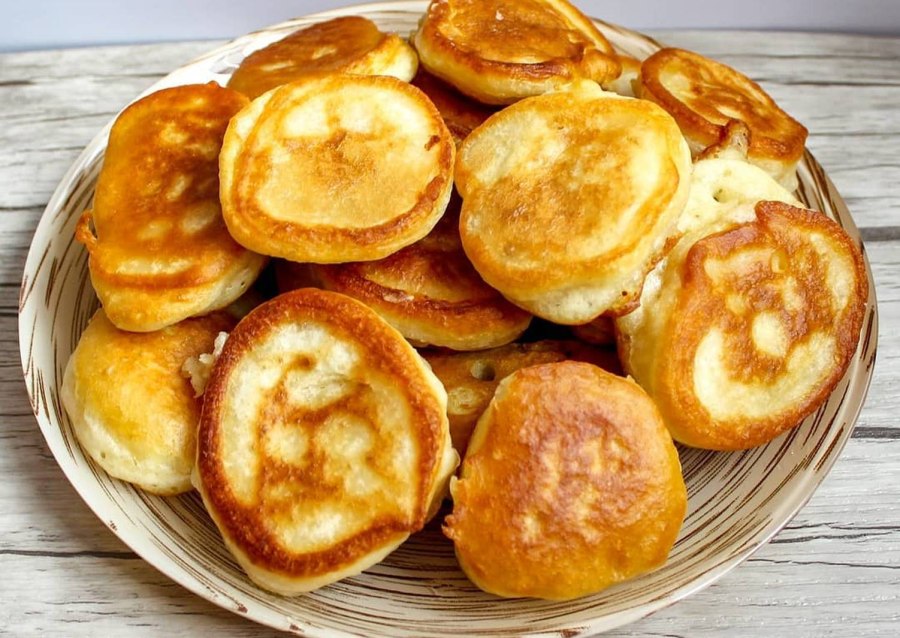 Оладьи на горячем кефире пышные