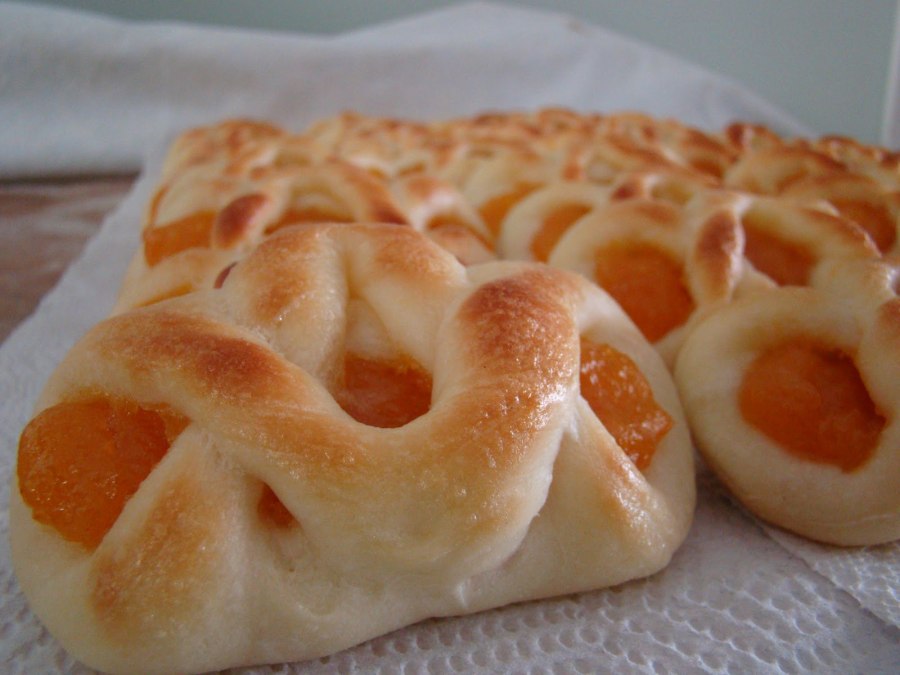 Пирожки с творогом из дрожжевого