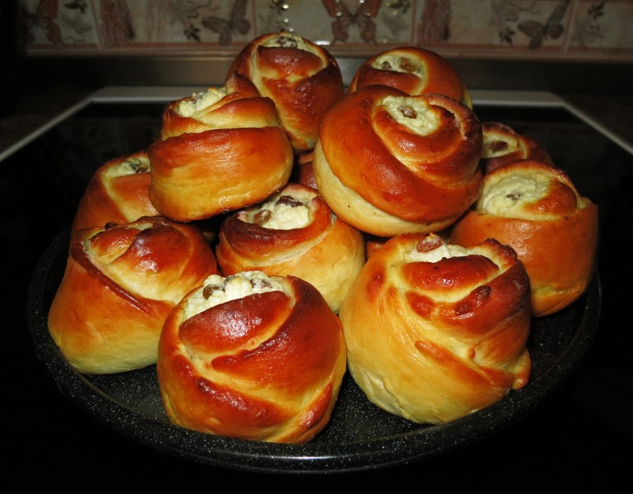 Пирожки с дрожжевого теста в духовке