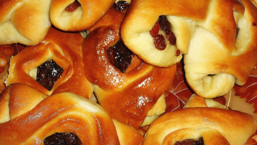 Булка с изюмом