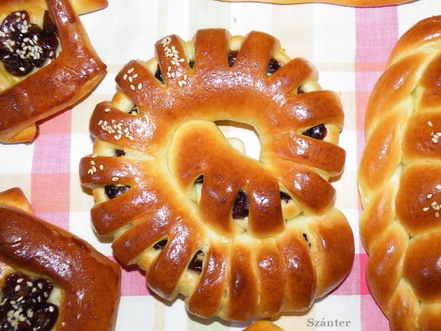 Булочки с ореховой начинкой