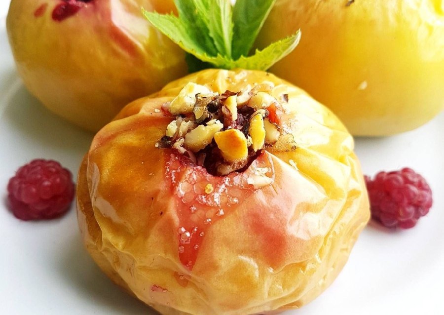 Яблоки запеченные с медом и корицей