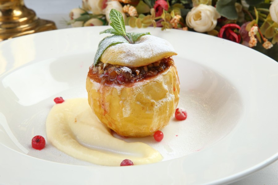 Печёные яблоки в духовке