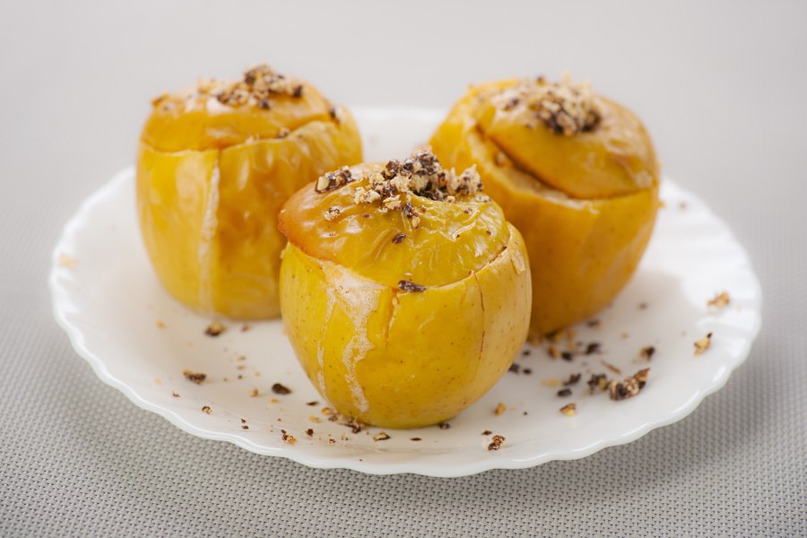 Яблоки запеченные в духовке с творогом и медом