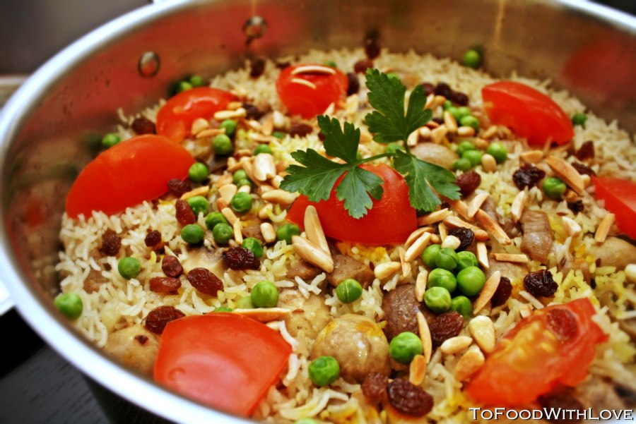 Плов с индейкой и грибами