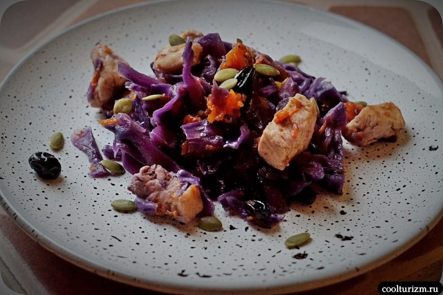 Курица с краснокочанной капустой