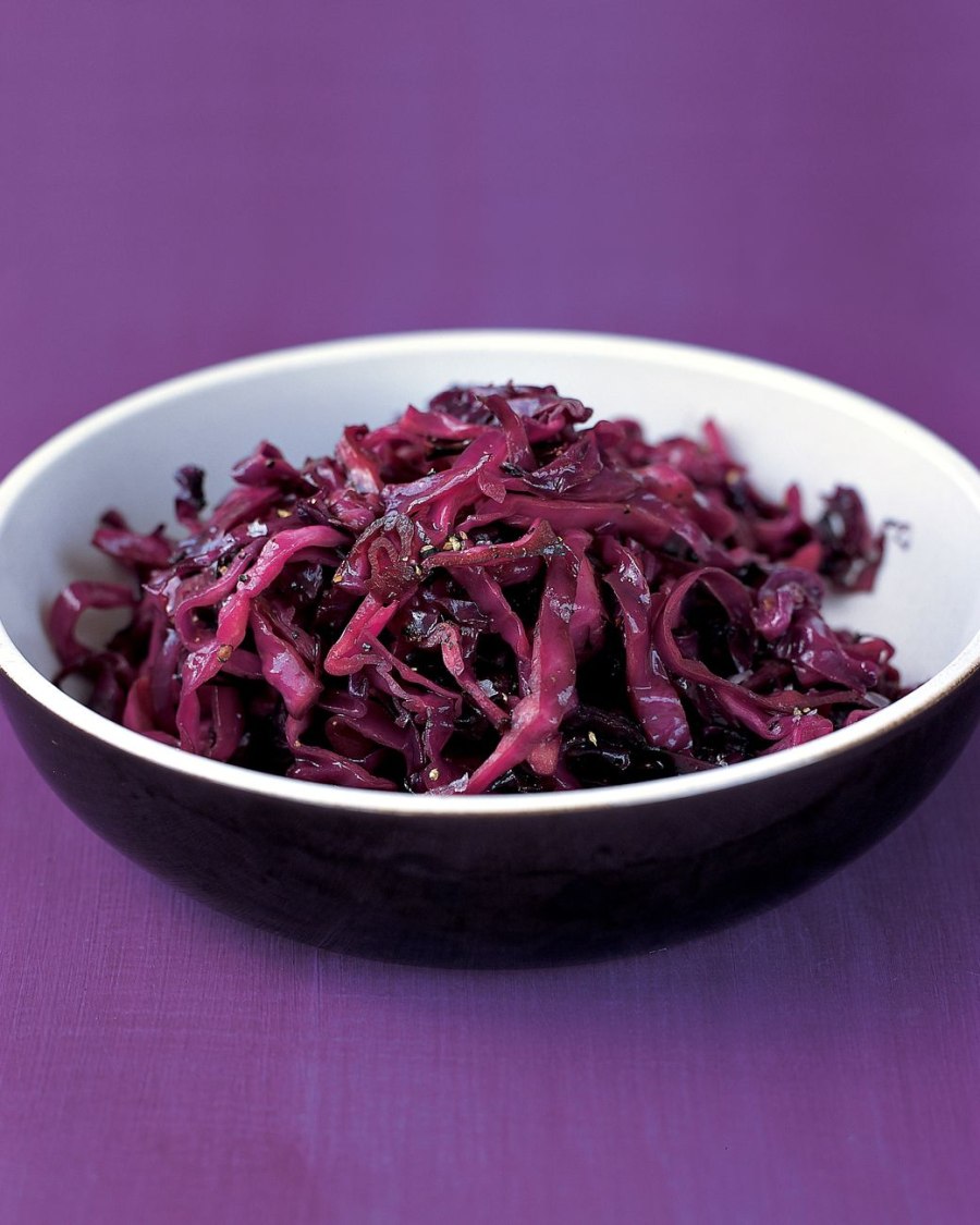 Салат с красной капустой и курицей