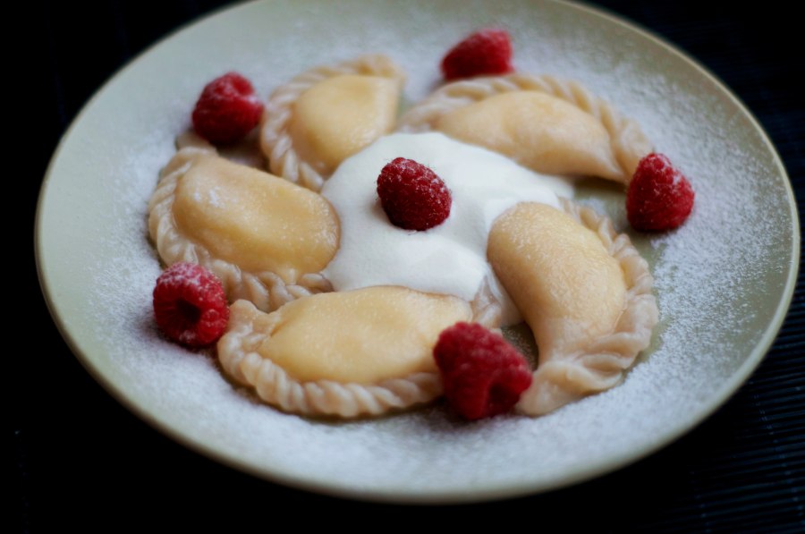 Вареники с клубникой и творогом