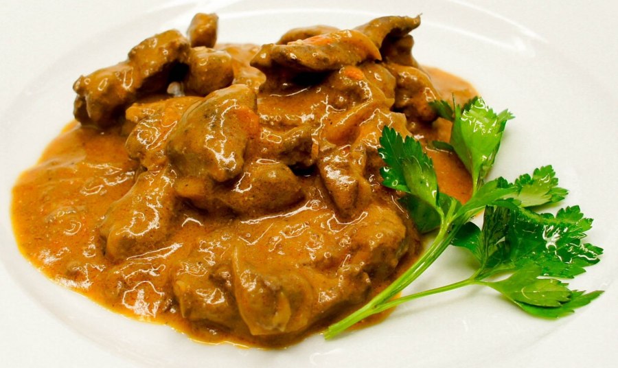 Печень по-строгановски классический