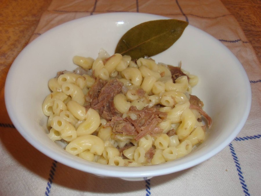 Макароны по-флотски с тушенкой