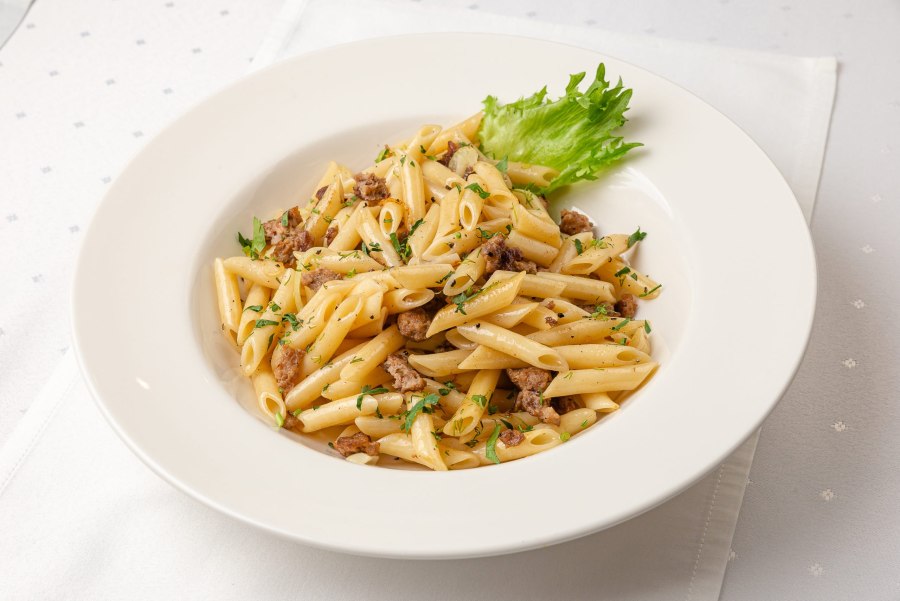 Рожки с фаршем на сковороде