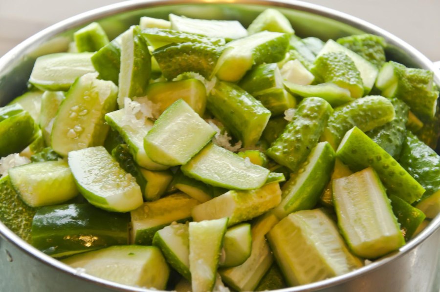 Зеленые корейские огурцы