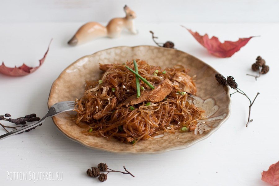 Бедра индейки с фунчозой