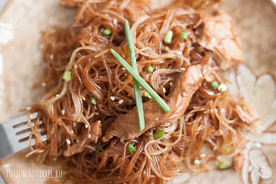 Фунчоза с индейкой и овощами