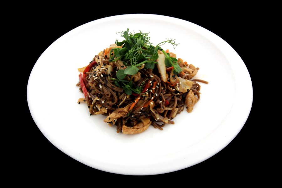 Гречневая лапша с говядиной Тануки