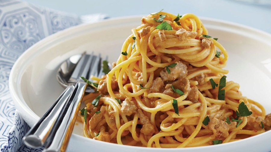 Карбонара с беконом и индейкой