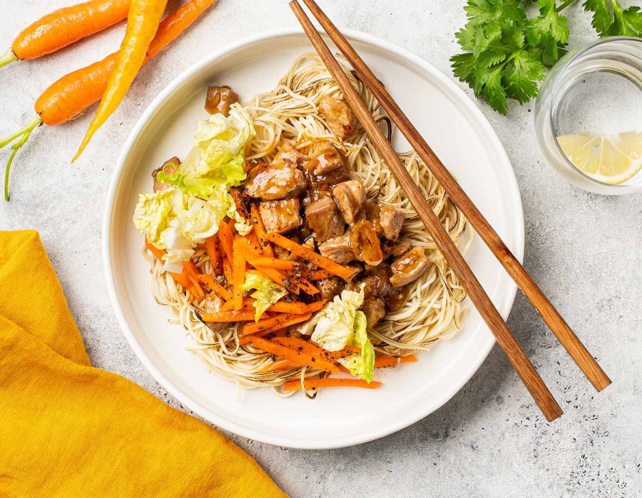 Лапша в кисло-сладком соусе