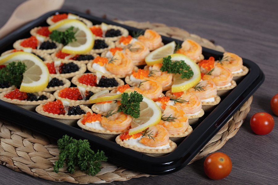 Тарталетки с красной рыбой