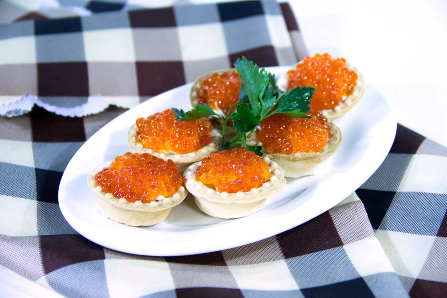 Тарталетки с красной икрой