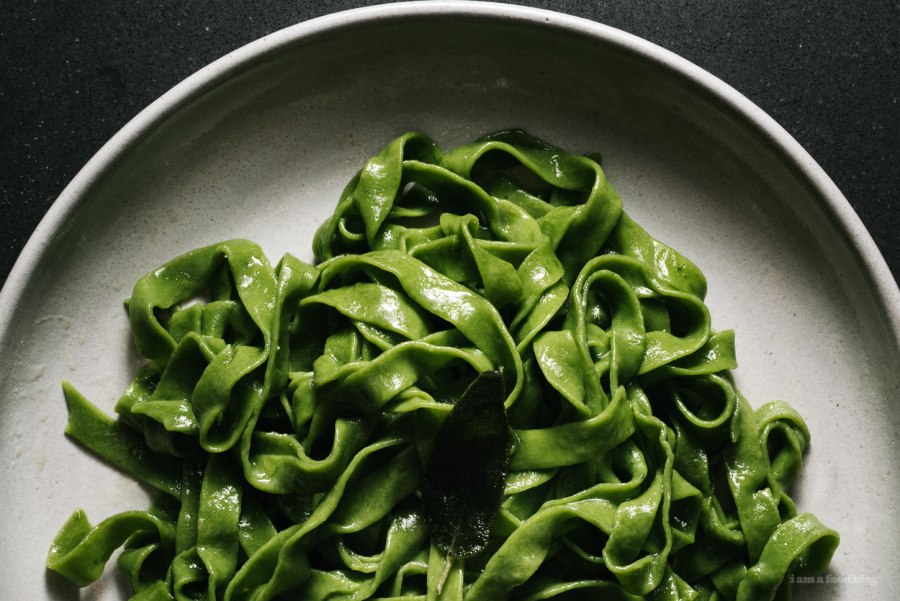 Зеленые тальятелле из шпината