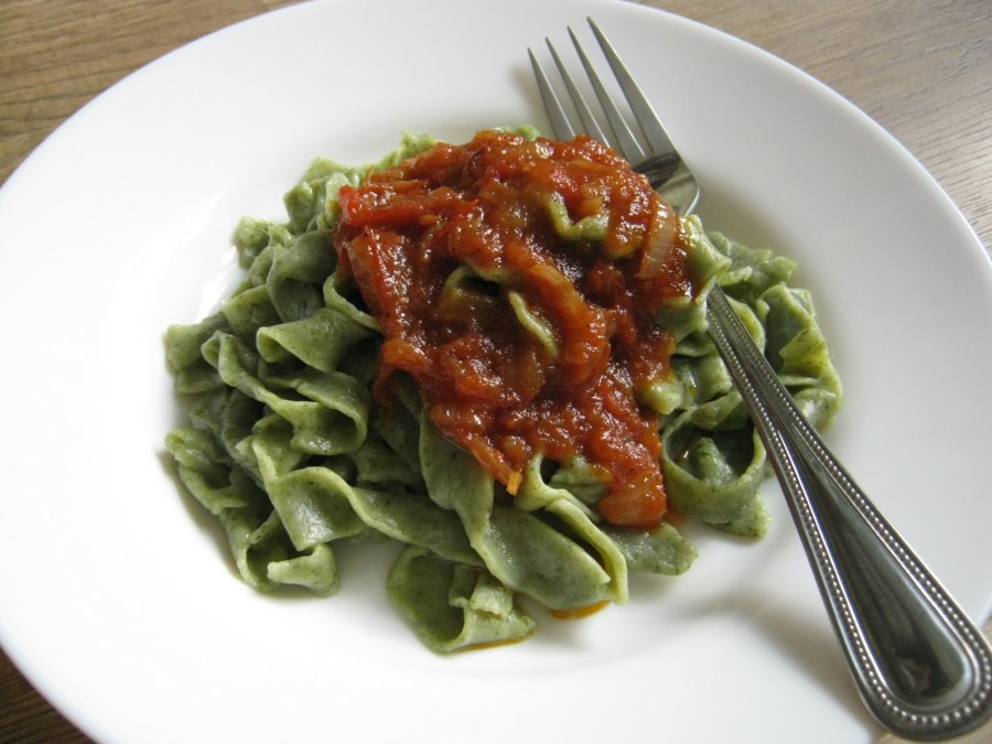 Паста с песто и страчателлой