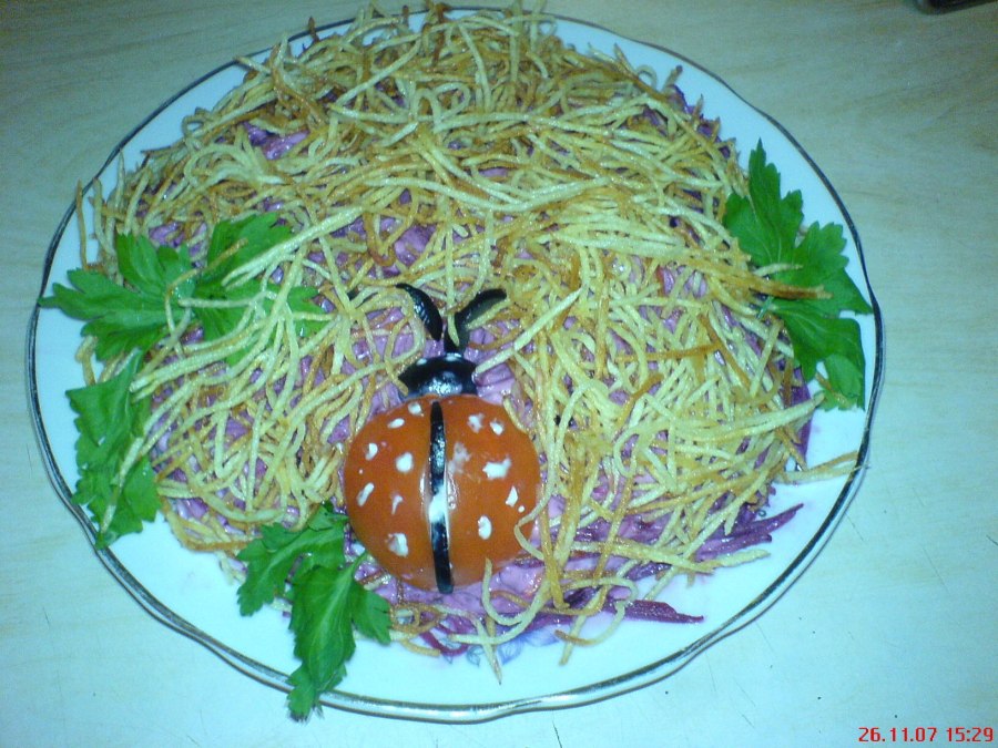 Салат Муравейник с картофелем фри