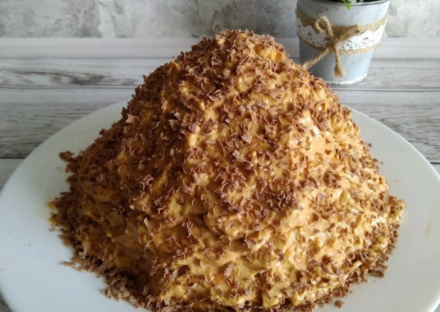 Салат из блинчиков яичных с колбасой копченой