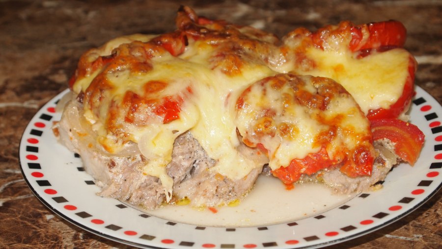 Мясо по французски с помидорами