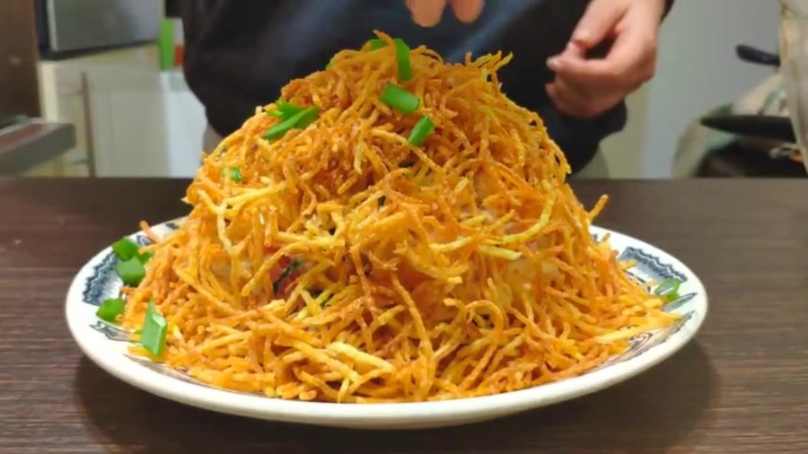 Салат Муравейник с картофельной соломкой