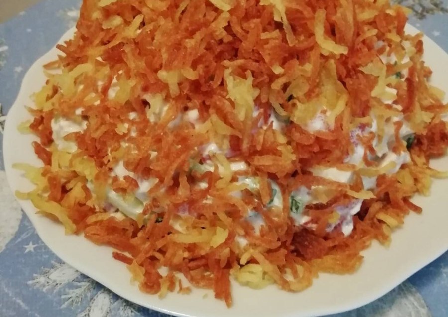 Салат с картофельной соломкой