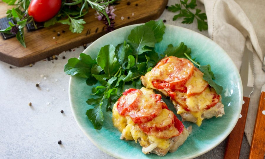 Мясо по-купечески с грибами