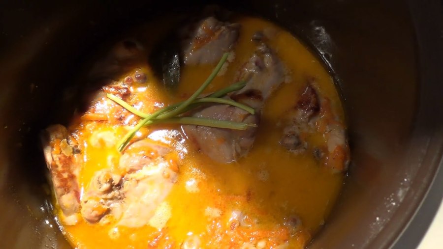 Куриный гуляш с подливкой